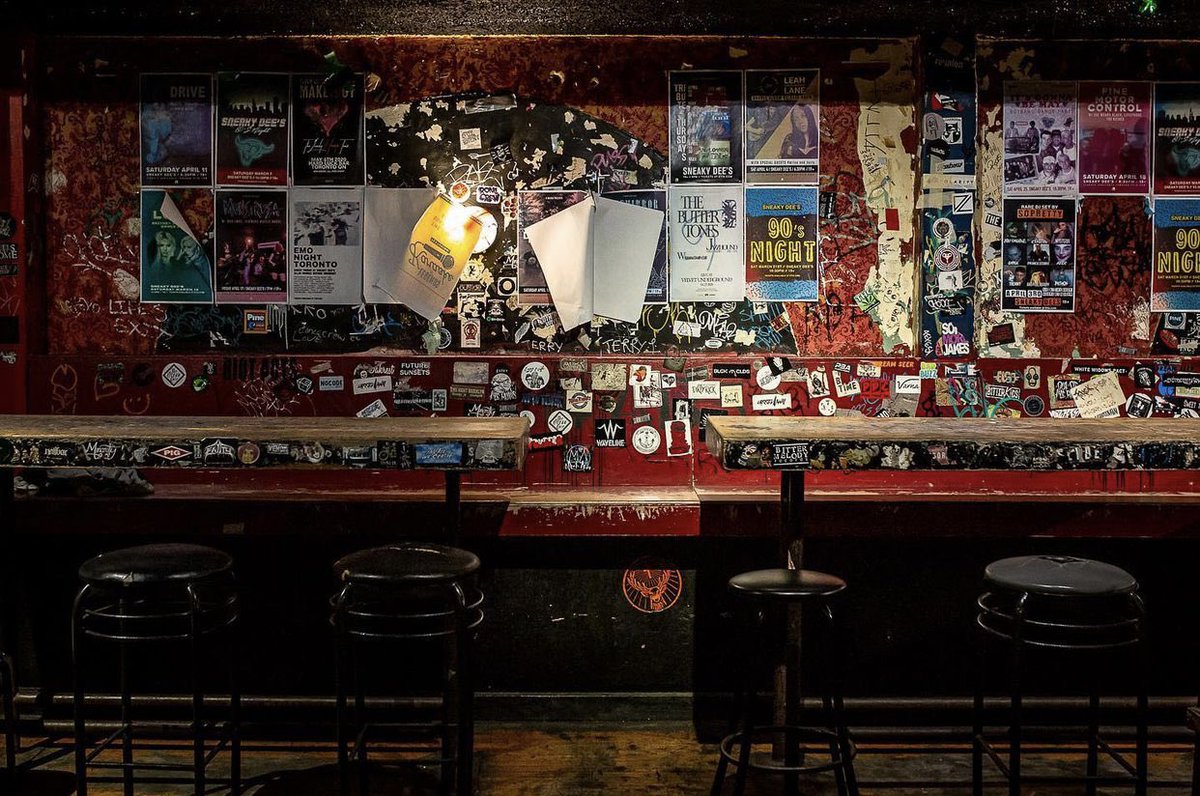𝗟𝗶𝘃𝗲 𝗠𝘂𝘀𝗶𝗰 𝗶𝘀 𝗕𝗮𝗰𝗸 ⁣
We can't wait to fill this room up again! 
Check our Facebook/Instagram for details ⁣

📸: KTCHN Productions