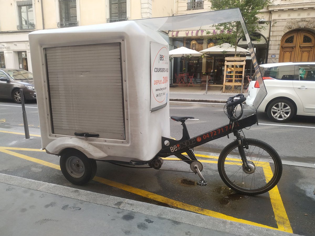 Becycle (@becyclelyon) on Twitter photo 💥 Rendre la livraison #cyclologistique 🚴♀️du #DernierKm plus efficace avec des places de livraison #velocargo 🤩
Merci <a href="/vlungenstrass/">Valentin Lungenstrass</a> <a href="/Fabien_Bagnon/">Fabien Bagnon 🌿🚨</a> 👍
📸 <a href="/_Y2Kuku/">⁂</a>, Lyon 6 💥 Rendre la livraison #cyclologistique 🚴♀️du #DernierKm plus efficace avec des places de livraison #velocargo 🤩
Merci <a href="/vlungenstrass/">Valentin Lungenstrass</a> <a href="/Fabien_Bagnon/">Fabien Bagnon 🌿🚨</a> 👍
📸 <a href="/_Y2Kuku/">⁂</a>, Lyon 6
