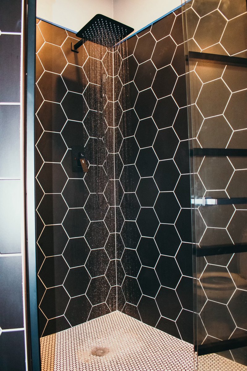 🚨 New Rental Alert 🚨 Check out this new property on hockinghills.com/members/Hockin…! This Boho Style apartment is perfectly affordable for couples! Located in the historic downtown Logan, this unique space features a hand painted mural, a comfortable swing chair and a rain shower head.