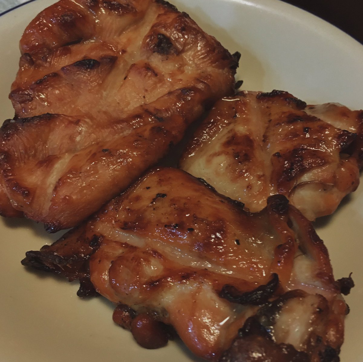J21P09's tweet photo. ปล. ไก่ร้านคุณป้าดีมากฮับบบ เนื้อนู่มมมม น้ำจิ้มแจ่วคือเจม้จ้นมากกกก ไม่แปลกใจถ้าพิคจะชอบกิน เพราะคุณภาพดี อร่อย แถมราคาถูกด้วย โอ้ยยย หอบกลับบ้านมาอุ่นอีกที ทานเป็นมื้อเย็นคือฟินมากก 😋😋

#เป๊กผลิตโชค
#PeckPalitchoke https://t.co/LMb9qqKfIQ
