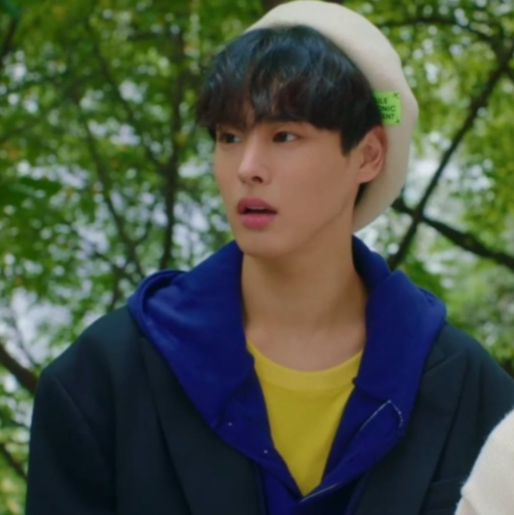 red_cheeks🐥🦊 on Twitter "เหม่อ…