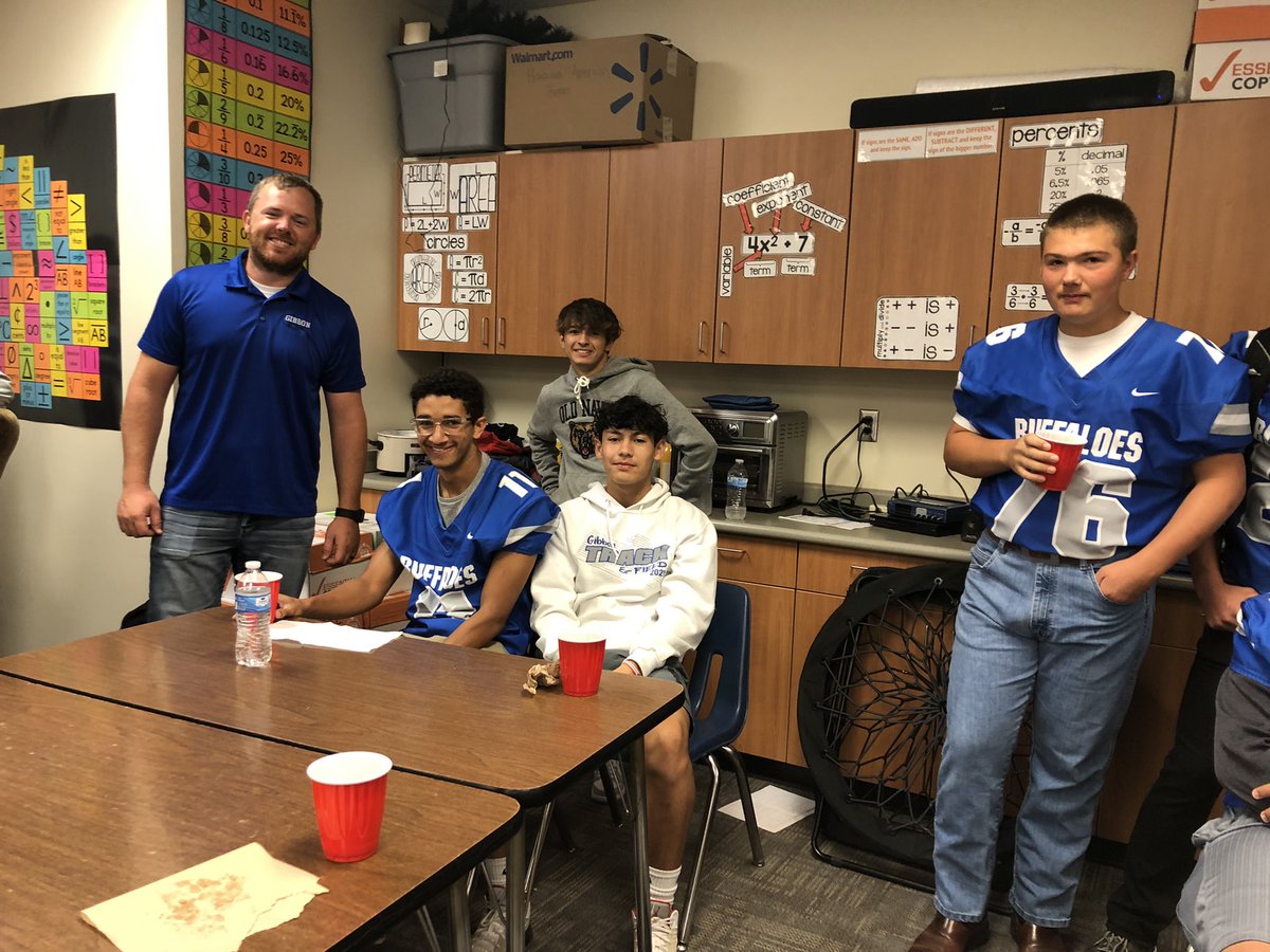 spanish_jones's tweet photo. Lots of smiles at today’s breakfast for the fall male athletes. Love this tradition! We have great kids! #gpsbuffs #spanishjones #Homecoming2021 @GPSBuffs @AStrk5 https://t.co/Vi1KBaUFRm
