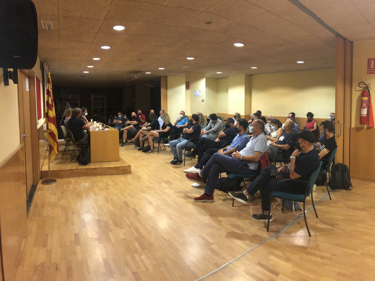 OLancara's tweet photo. Hoxe tivo lugar un novo produtivo encontro c@s nos@s amig@s do #FórumSoberanista na sede de @elciemen. Finalizamos coas impresións de @XavierDomenechs @estercapella e @albertbotran. #soberanismo https://t.co/uPdN5AZats
