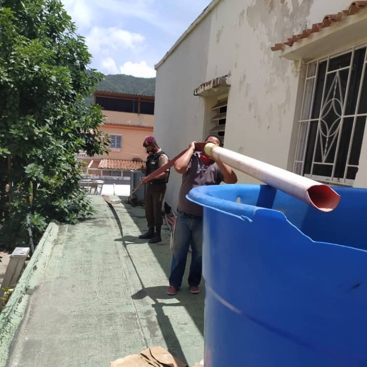 Gracias apoyo de la Alcaldía de Caracas y guardia del pueblo y la comunidad del paraíso  señora Ana  Peña <a href="/CasaTriaje/">INASS-CasaTriaje</a>  recibe apoyo de cisterna de Agua