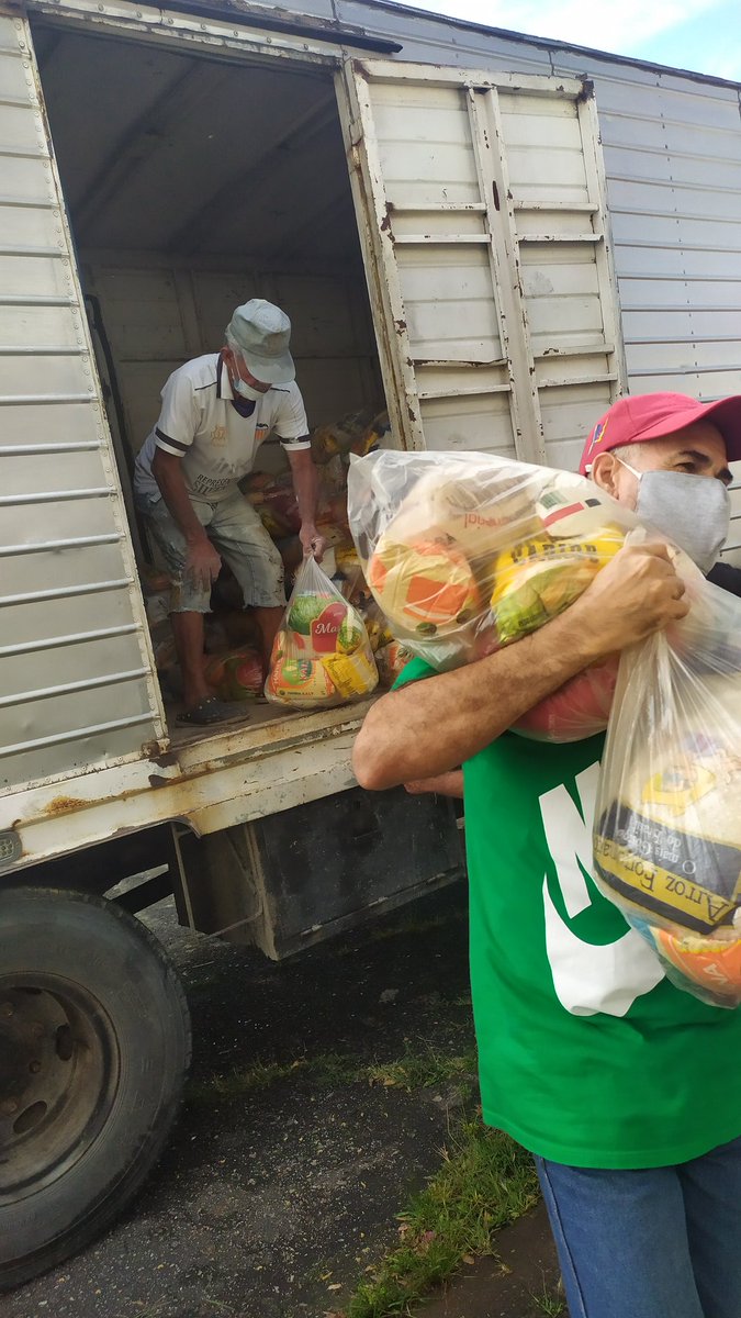 ClapAltosCI's tweet photo. Clap Altos de Chorro el Indio, agradece al Presidente @NicolasMaduro  @FreddyBernal  por beneficiar con el CLAP a más de371 familias garantizando la alimentacion al pueblo @ClapCristobal @ClapParroquia @arguelloyepfri @tachira_gmas @carlosperez_ch @juntosxtachira @BermudezJoseA https://t.co/gIugpWn5xS