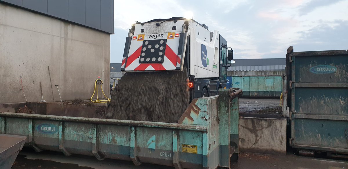WillemsJeffrey's tweet photo. Wat gebeurd er als teveel water naar beneden komt? dan komt het er aan de bovenkant weer uit. Vanavond een aantal onverwachte klusjes uitgevoerd. Nu na 12,5 uur werken is het wel tijd voor bed. Morgenochtend half 7 ben ik weer van de partij.
#Working #CirculusBerkel #Deventer https://t.co/jJX7TqkOIk
