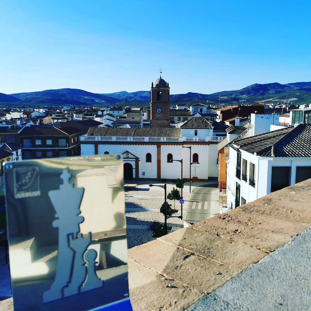 Esta era la estampa esta tarde, velando armas para el acontecimiento, en lo alto de @torrealqueriadehuetor para el #ITorneoDeAjedrezAlqueriaHuetorTajar instagr.am/p/CTp3lMLqbzf/