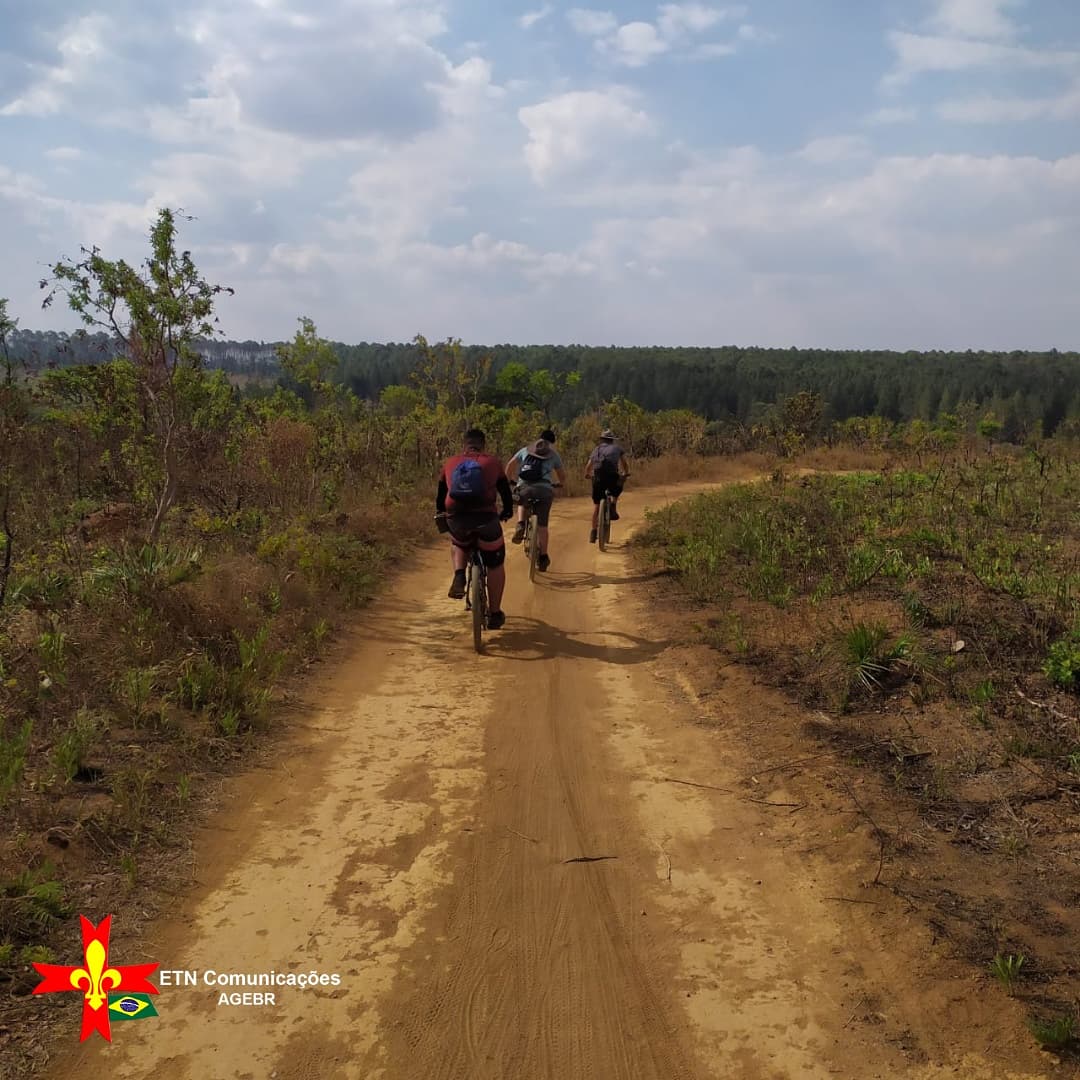 etncomunicacoes's tweet photo. Atividade Ciclística, durante acampamento do ramo verde, do Grupo São Domingos Sávio, no Distrito de Brasília/DF
#UIGSE #AGEBR https://t.co/itpEDNZzGr