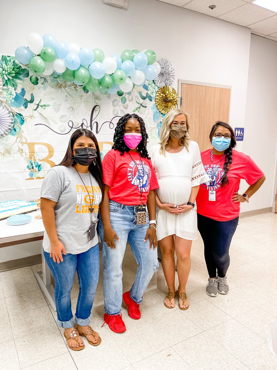 bpaynesewell's tweet photo. Showered by the best coworkers ever today ✨💙 love my Vial family!!! @VialCC_Vikings https://t.co/s7MIorwyp5