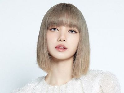 LaMarka909Fm's tweet photo. ¡Feliz Viernes! en #NationPop te presentamos los nuevos sencillos de #LISA en su debut. 😍🇳🇮✨
#BLACKPINKenLaMarka
#LaMarka909fm https://t.co/8pCwbCbMw8