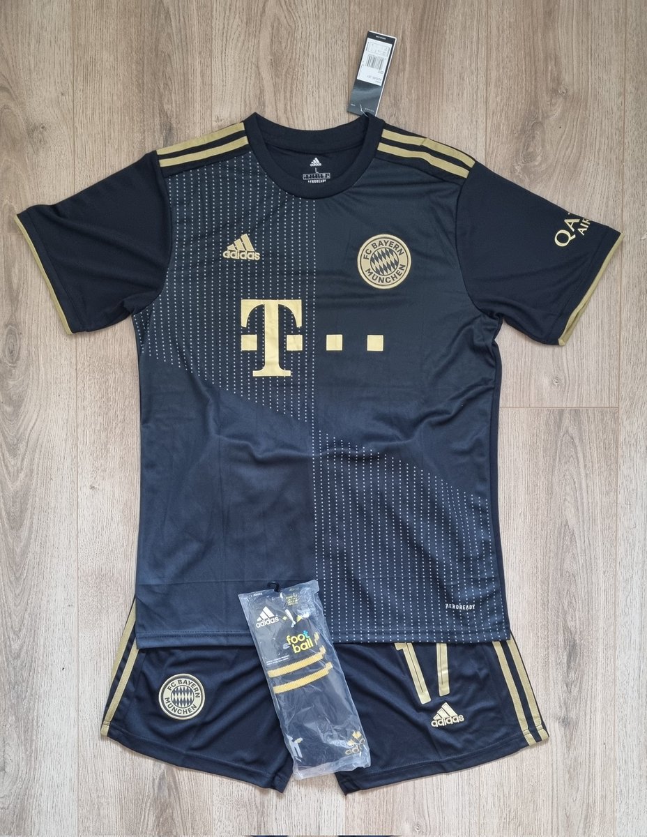 LivKitMan's tweet image. Bayern Away kit for @MarinersInnFC thanks again mate👍🏻