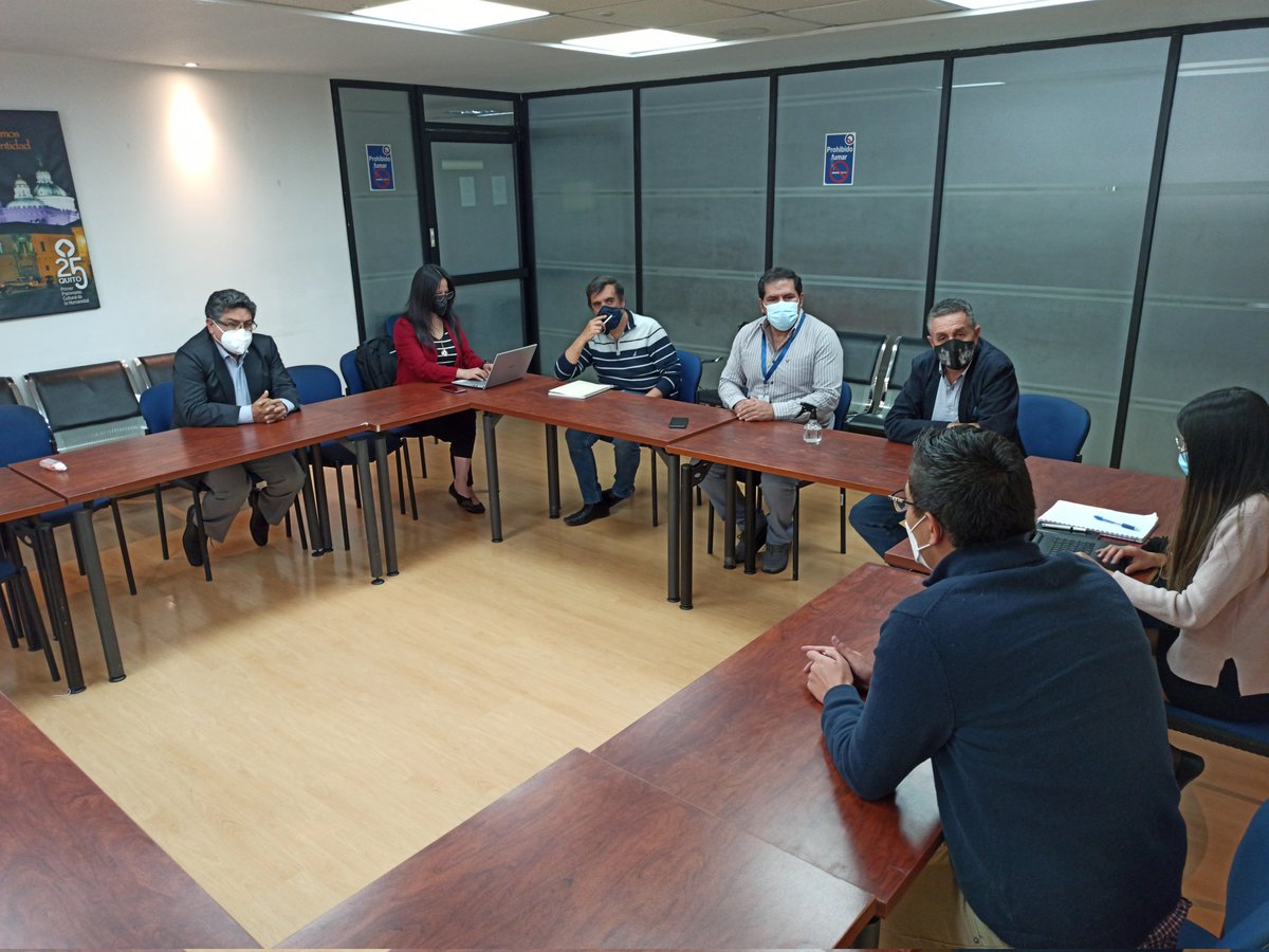 Mesa de trabajo análisis de  implementación del  "Modelo Intercolegial de Concejo Metropolitano de Quito", en las Instituciones Educativas Municipales.
<a href="/OrlandoNunezA/">Orlando Nuñez</a> 
#QuitoEducaOtraVez