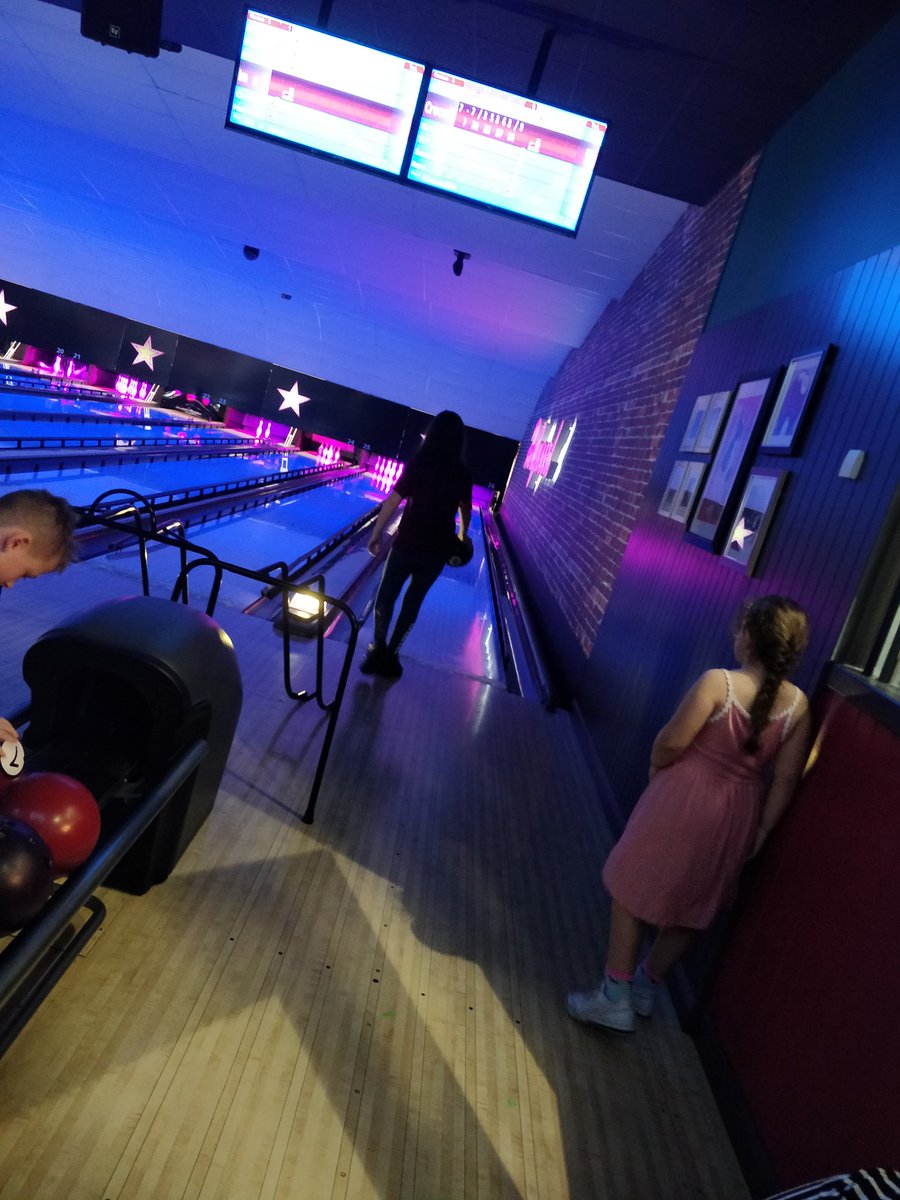 First week of CSP course back in uni completed. Celebrated the first week of school, uni &amp; work by Friday night bowling with <a href="/sarah_bagot/">Sarah Bagot</a> &amp; the gang <a href="/LJMU/">Liverpool John Moores University</a> <a href="/LJMUNursing/">LJMU Nursing</a> <a href="/StockportNHS/">Stockport NHS FT</a>  <a href="/HollywoodBowlUK/">Hollywood Bowl UK</a> #BackToSchool #highereducation #FridayFun #familytime #AllInThisTogether
