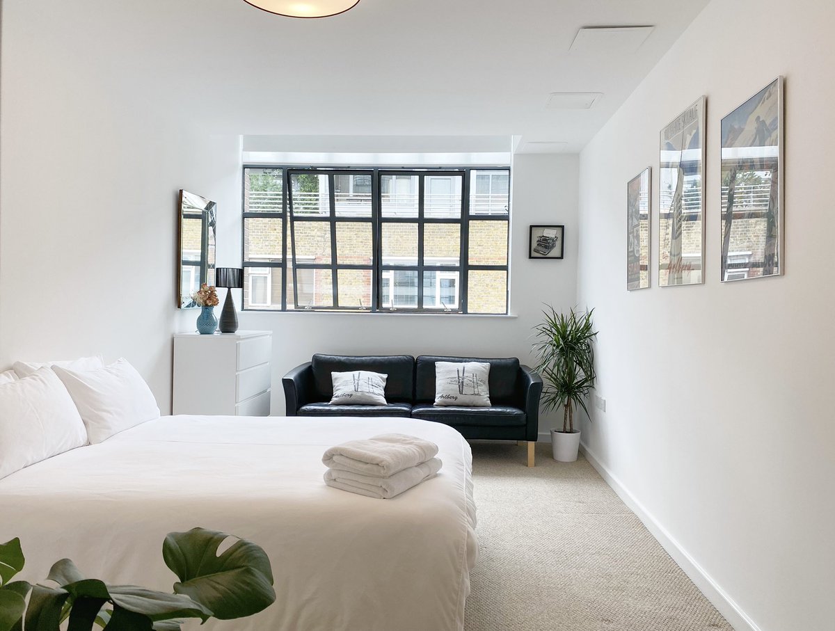HuemanHome's tweet photo. Friday vibes
Stay in bed a little longer.

See more of this sun-filled space at our website: https://t.co/gc7uG0vh33

#huemanhome #shortlet #shortlethomes #shortletaprtment #luxuryhomes #luxurylifestyle #realestateagent #propertymanagement https://t.co/D2hVJt5t63