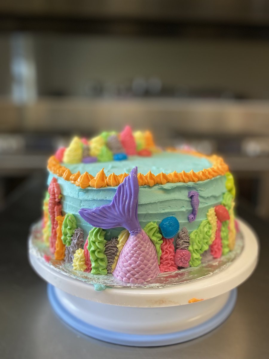 BakingWithTown's tweet image. Southeast’s Culinary Applications class finished their first job today - a mermaid themed birthday cake. #WichitaSEHS #wpsproud