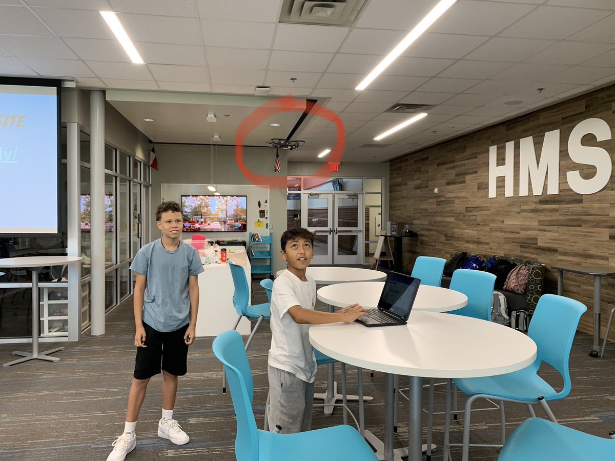 MrsQ_HMS's tweet image. I enjoyed having @MrsHeilhecker’s class in this morning for some coding #collaboration with our #codrones! #makerspace #gcisdlib