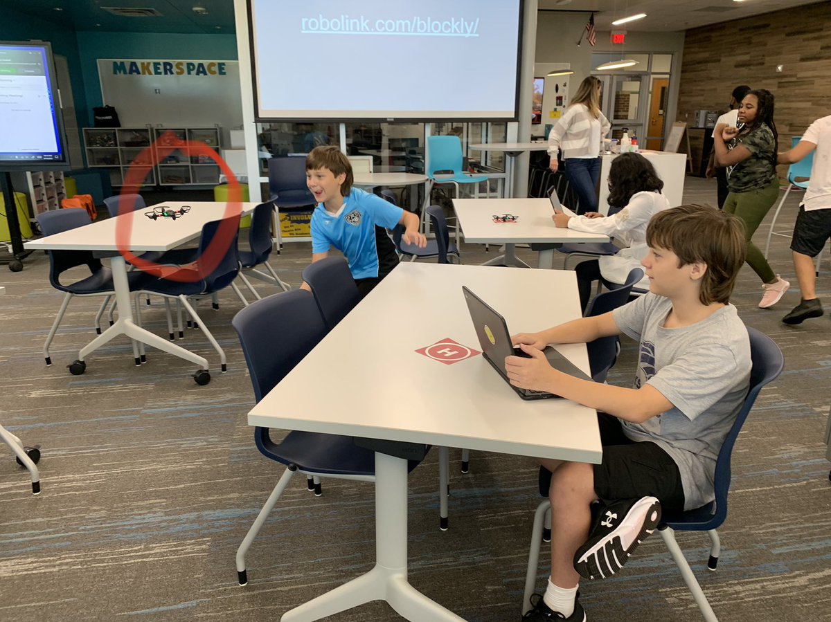 MrsQ_HMS's tweet image. I enjoyed having @MrsHeilhecker’s class in this morning for some coding #collaboration with our #codrones! #makerspace #gcisdlib