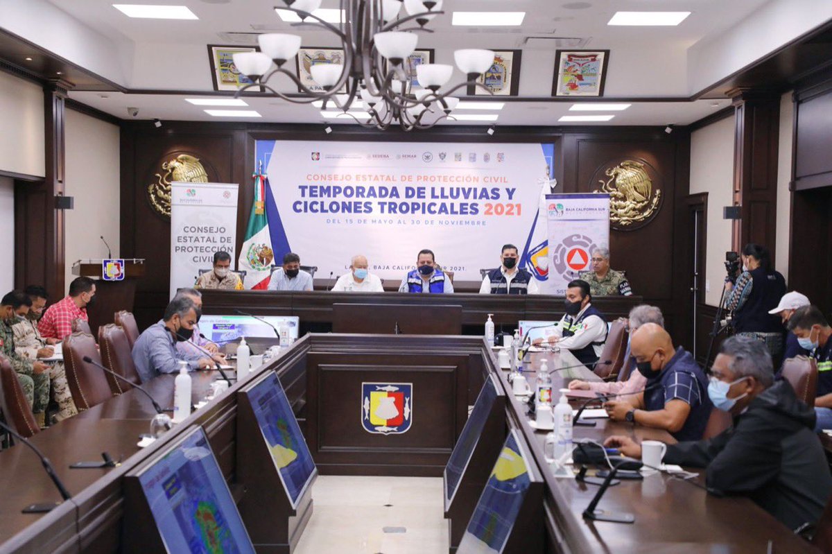 La SCT no reporta daños en el tramo carretero La Paz- Los Cabos. Sin embargo, se exhorta a la población a evitar salir a carretera por el riesgo de deslaves y corridas de arroyos. Sigamos con las recomendaciones de protección civil hasta que la contingencia por #Olaf haya pasado