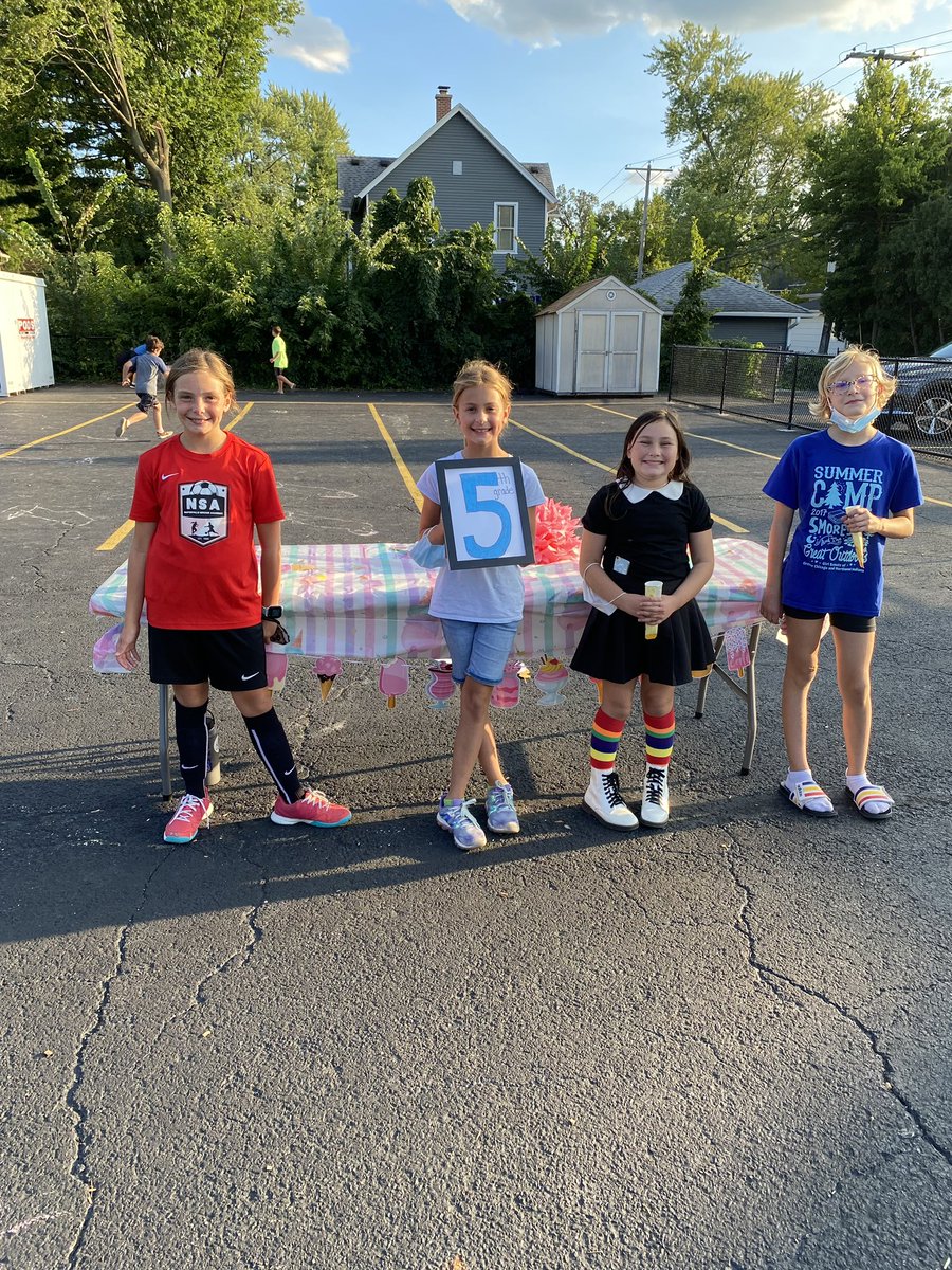 It was a beautiful night for the <a href="/Ellsworth203/">Ellsworth_Elementary</a> Ice Cream Social(ly distanced)! #BeBold203