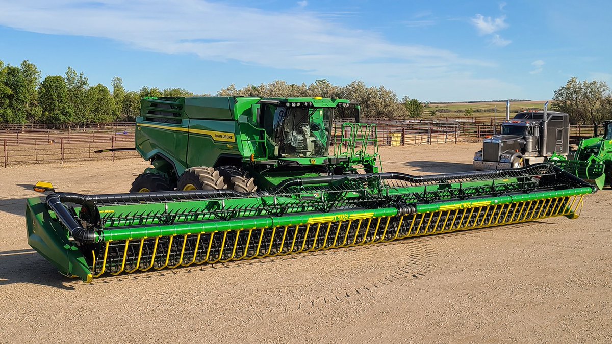CraryAg's tweet photo. This. Is. BIG.💥
It’s the new custom color, 50’ (yes, 5️⃣-0️⃣ 🤯) CWS on a John Deere HD50R.
#beast
Avail. for 2022 harvest. And boy, are we excited! 🥳
#Crary #CraryAg #ag #agriculture #agriculturelife #farm #farmer #farming #CWS #windsystem #nobeanleftbehind #johndeere https://t.co/YfW18nUTlc