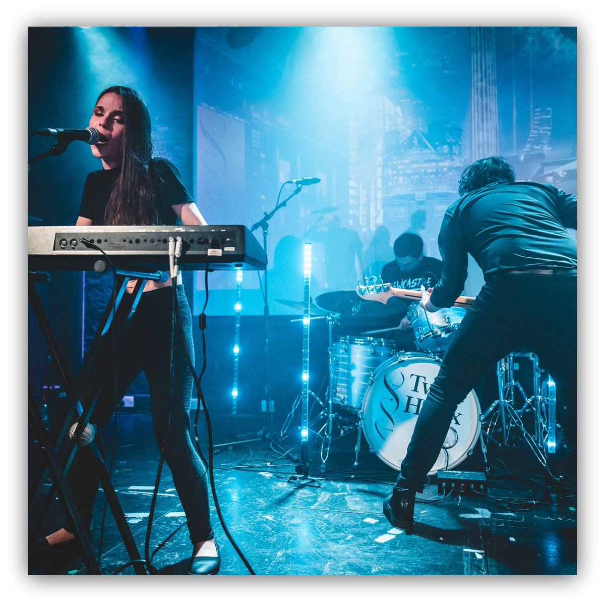 INDIE EN FEMENINO (@indienfemenino) on Twitter photo 🇹🇼🇮🇸🇹 🇭🇪🇱🇮🇽
<a href="/twisthelixband/">Twist Helix</a>
Indieband
D. E. S. T. A. C. A. D. A.
🥁 🎸 🎹 De Hoy
open.spotify.com/artist/0gZwE8V…
Colección Talento Femenino en Spotify
📷 Kristoff Photography 🇹🇼🇮🇸🇹 🇭🇪🇱🇮🇽
<a href="/twisthelixband/">Twist Helix</a>
Indieband
D. E. S. T. A. C. A. D. A.
🥁 🎸 🎹 De Hoy
open.spotify.com/artist/0gZwE8V…
Colección Talento Femenino en Spotify
📷 Kristoff Photography