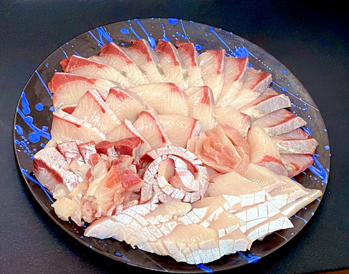 綺羅丸の薬味とかあしらいがなんもない時のブリの盛り付け 