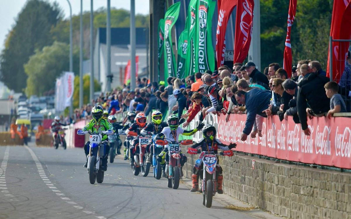 L'avenir du #ElfMotoSuperbiker, c'est eux 😍
Venez encourager les jeunes participants de la catégorie "Junior" ces 8, 9 et 10 octobre à Mettet ! 🏁
Vous souhaitez inscrire votre enfant à l'une des courses les plus mythiques ? C'est par ici ! 👉 superbiker.com/infos-pilotes/