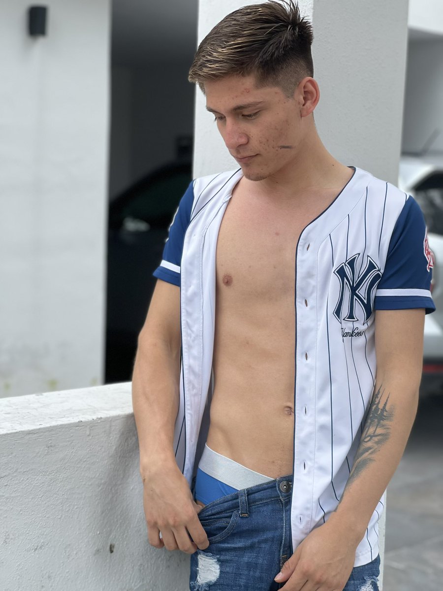 Tu brilla siempre que puedas... al que no le guste que se tape los ojos y no apague tu felicidad... si no, ya es un problema suyo.❤️
#gaymexico #lgbtq #kissme #hotgay #gaytwinkboy #gaytwinkword #men #gay #pansexual #gain #gaymodel #sexygay #menstyle #menfashion #mensajebonitos