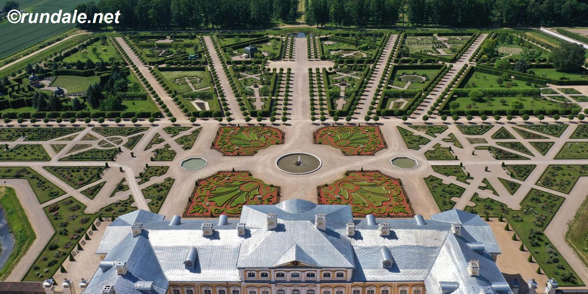 Rundāles pils baroka stila franču dārzs nominēts  Eiropas Dārza balvai un ceremonijā Dikas pilī Vācijā Rundāles pils vadība šovakar saņēmusi galveno balvu kategorijā “Vēsturiska parka vai dārza pārvaldība”.