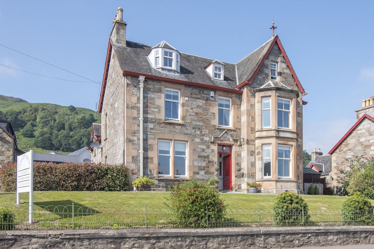 MikeDowPhoto's tweet photo. Ending the week in style 🤩🌟 We photographed this amazing property in Killin for our client Aberdein Considine Stirling 

We also provider a 3D #virtualtour 👉 https://t.co/SPXuTb8Ttg

#propertyphotography #stirling #propertyoftheday https://t.co/zW0kRtyFC5