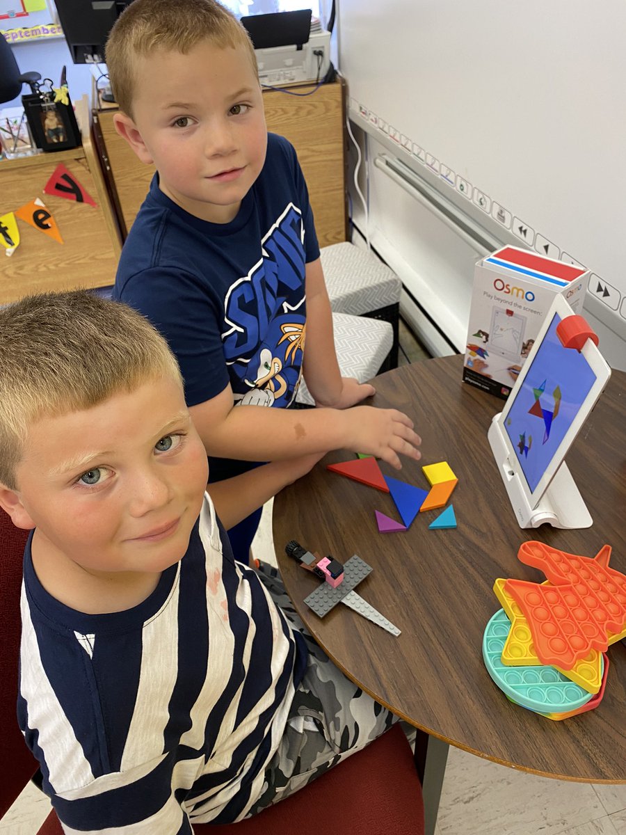 msmelissacoffey's tweet image. Osmo for the win for Friday fun @FatimaAcademy