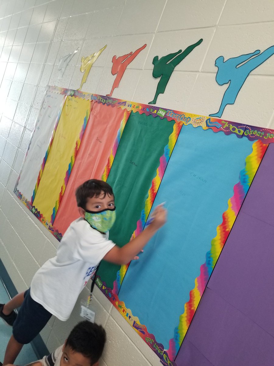 Mrs. Styra tweet media