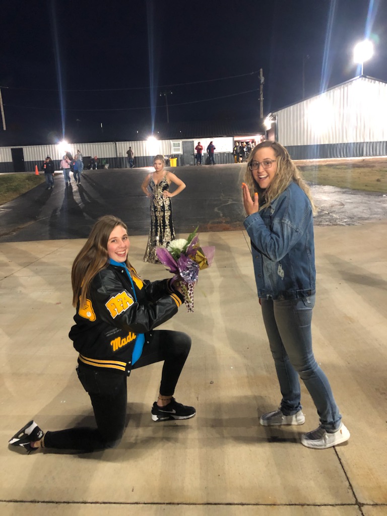 Someone turned the big 18 today💗💗💗