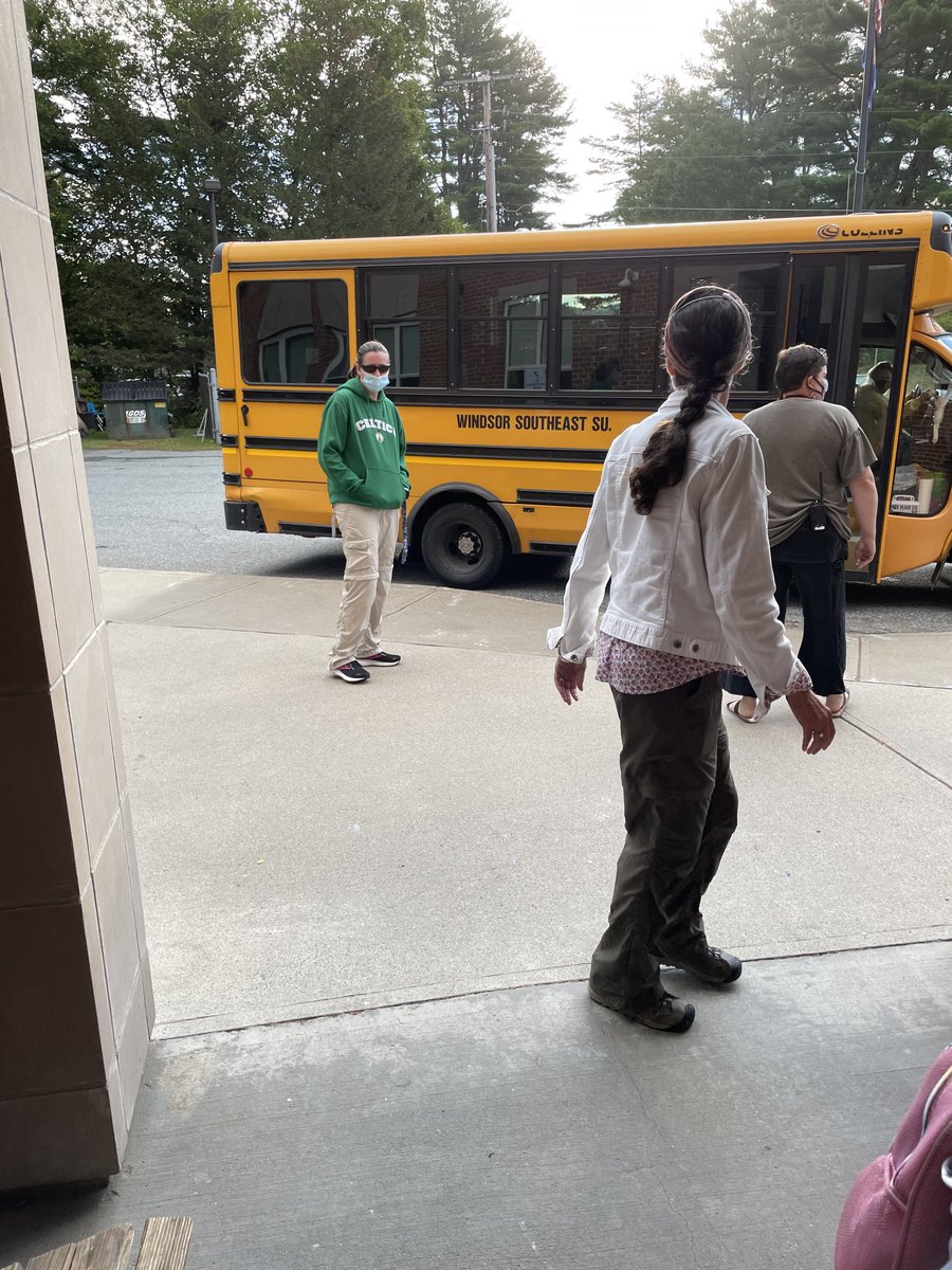 LeadLearnerWS's tweet photo. Weathersfield staff making sure students get into school off the bus. #WSLearns https://t.co/rVxCPTZAv8