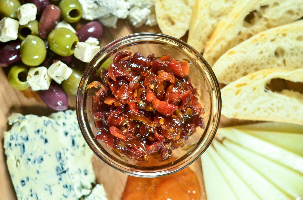 fluentcannabis's tweet photo. Dip into something delish and take your charcuterie 🧀 board to the next level with this infused Honey Bourbon Bacon Jam recipe 🤤

Get the recipe at https://t.co/VKFY9i18xy 👈

👨‍🍳: @munchienewb on IG

#WeSpeakCannabis #THCrecipes #DIYedibles https://t.co/8kIBJC6Kyy