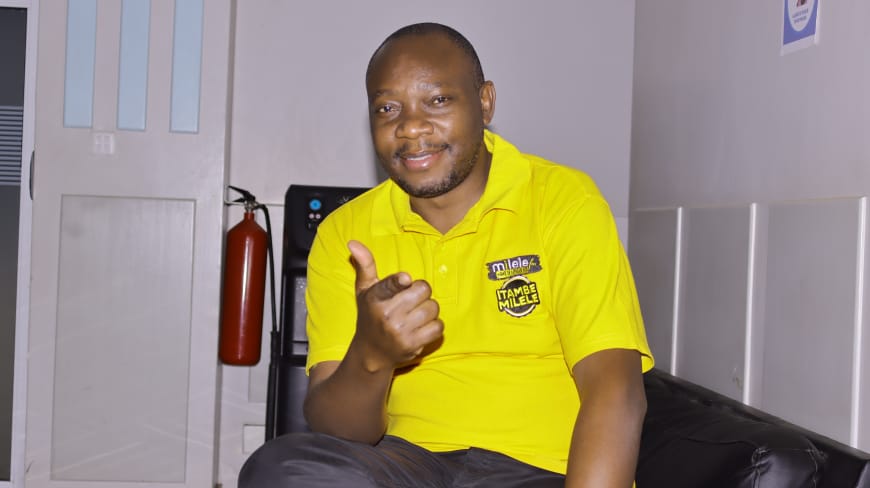 LuchivyaMilele
Its Furahiday .......
Siku ya kufurahia Burudani ndani ya <a href="/Milele_FM/">Milele FM</a> 8pm - 12 midnight ukiwa na Nahodha wako matata Kigogo <a href="/Luchivya/">Francis Luchivya</a> 
Unaipokea ukiwa wapi?