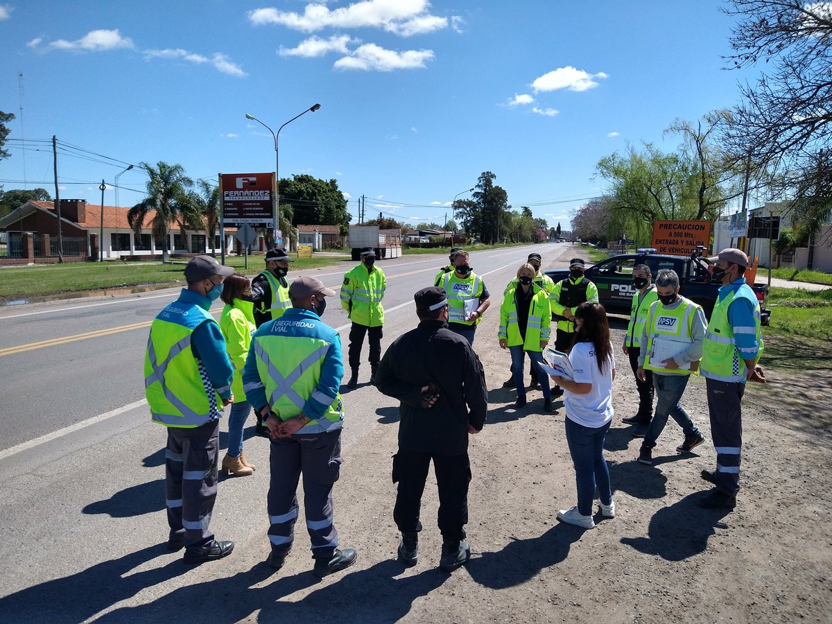 Hoy comenzamos un trabajo que nos dará mucha información sobre la movilidad infantil en la provincia de #SantaFe en el marco del Programa Federal de @InfoSegVial

 🧑🏻‍🤝‍🧑🏽Observamos prácticas de traslado de los niños y charlamos con las familias en las 7 Unidades Regionales.