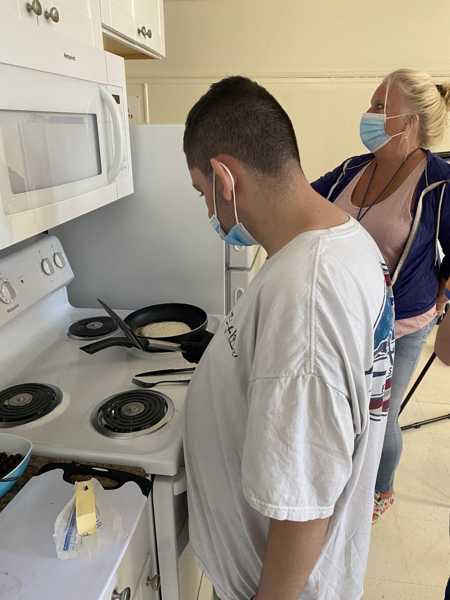 Basketmomma7's tweet photo. Something’s cooking at Butler Rise 🥞
A great day to break in our kitchen
💙💛
#lifeskills #Independence
#transitioneducation #yesyoucan https://t.co/LkhI5VwGHf