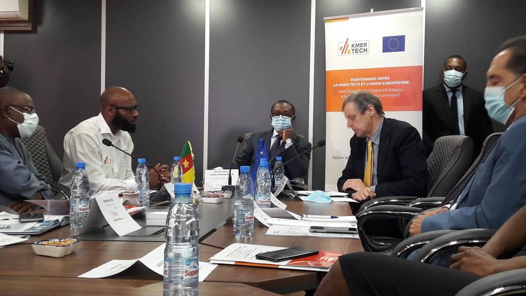 LaKmerTech's tweet image. #KMER TECH_CONFERENCE Signature du partenariat entre #KMERTECH ,et l @UnionEuropeaRD dans le cadre du #TIEproject
C'était tout  à l'heure à #YAOUNDE 
dans les locaux de @EasyOffices2