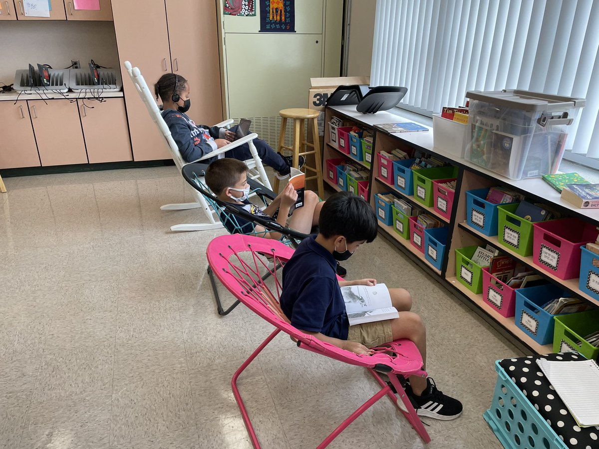 MrsMorgan_EDU's tweet photo. The #BrightBunch is absolutely crushing it in ALL Block! 👍🏼

Summarizing, research reading, &amp; small group instruction flowing seamlessly. So proud of these Ss for working hard to meet their goals. 🤩

#PantherPride #CageBusters #iteach #Reading 

@HCPSForestHills @ELeducation https://t.co/XuACjyd3nO