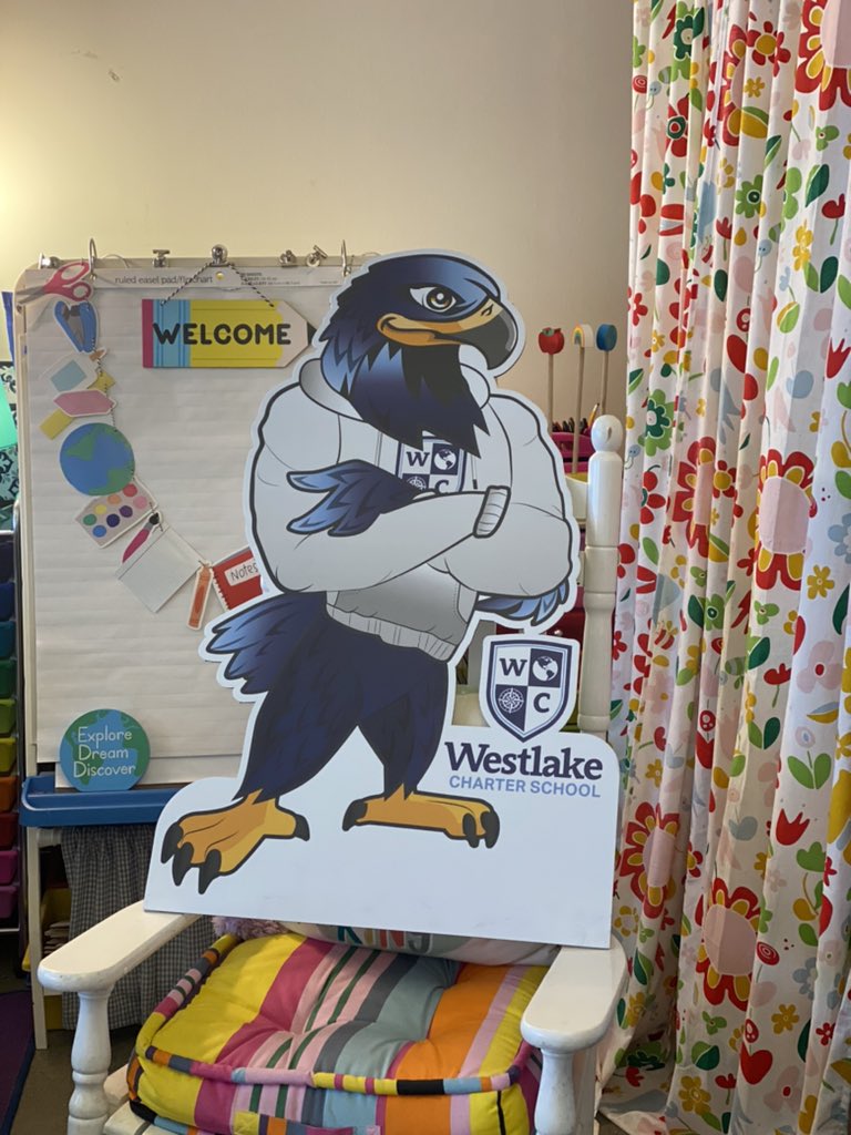 jpromorgan's tweet photo. Everest has been hanginβ out with us in Art this week! Big things to come! #WCSArt #EveresttheExplorer @westlakecharter https://t.co/LXFXexw64t