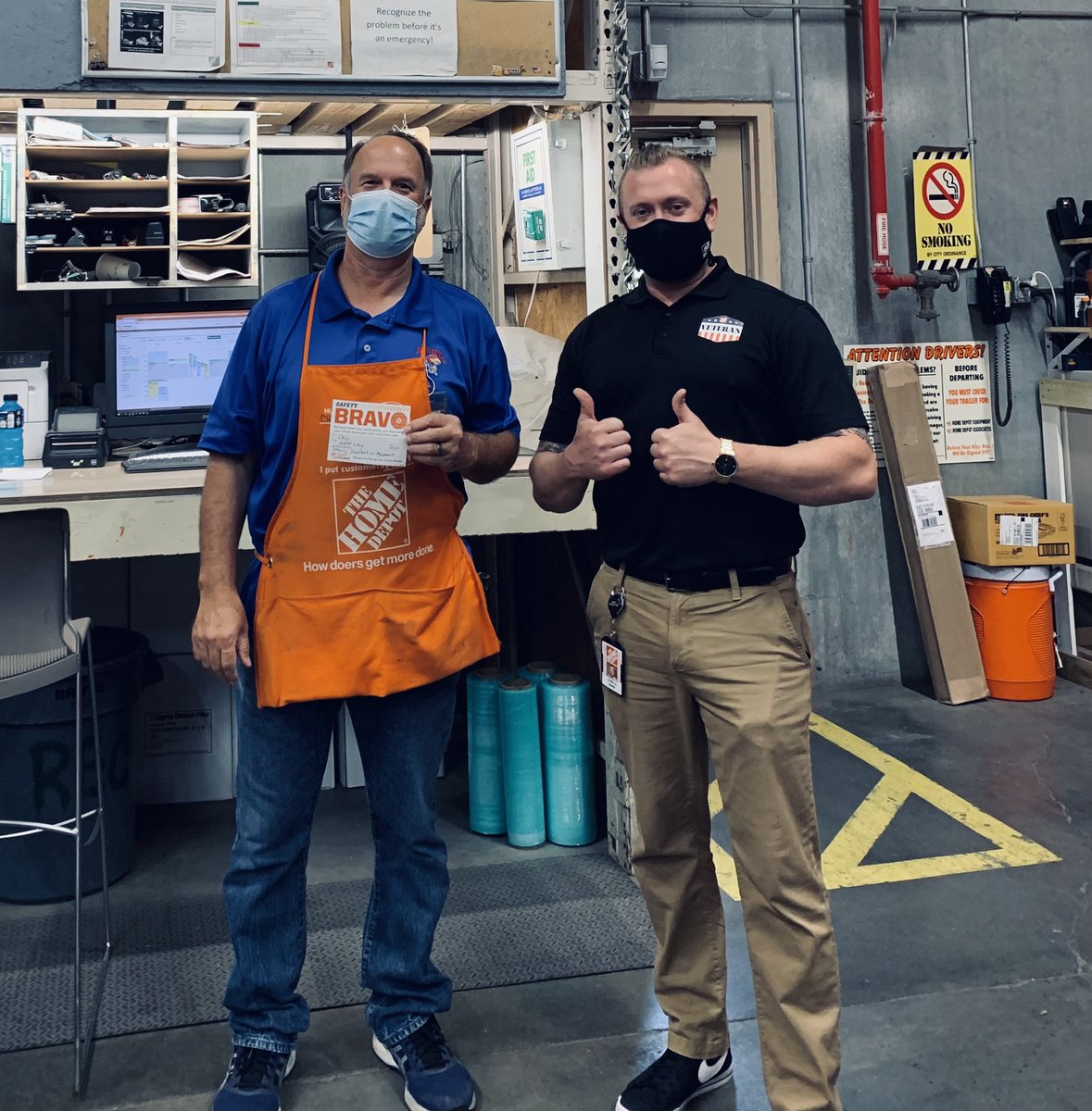 Seatbelts all around at ST2211! Great work with Equipment Safety Team! #D259SafetySelfie #SafetySelfieNP