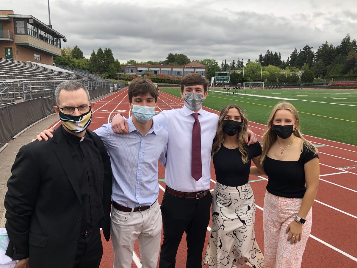 JesuitHighPDX's tweet image. Sacristans and Provincial: Fr Sean Carroll, SJ thanks star Sacristans Xavier, Mitchell, Megan and Emma after a lovely opening Mass in Cronin Field. Thanks to all of them and our reverent, engaged students—and thanks be to God. #Backathome!  PH