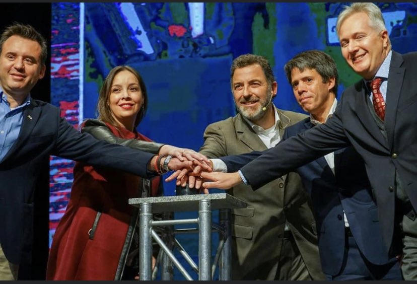 Gran noticia para nuestra región , primera piedra de la primera planta de hidrógeno verde en Latinoamérica , donde ??? En Magallanes .. hoy el norte es nuestro sur 💪<a href="/sebastianpinera/">Sebastian Piñera</a> <a href="/ClaudioRadonich/">Claudio Radonich</a> <a href="/JCJobet/">Juan Carlos Jobet</a> <a href="/MinEnergia/">Ministerio de Energía</a> @HIFGlobal <a href="/JorgeFlies/">Jorge Flies</a>