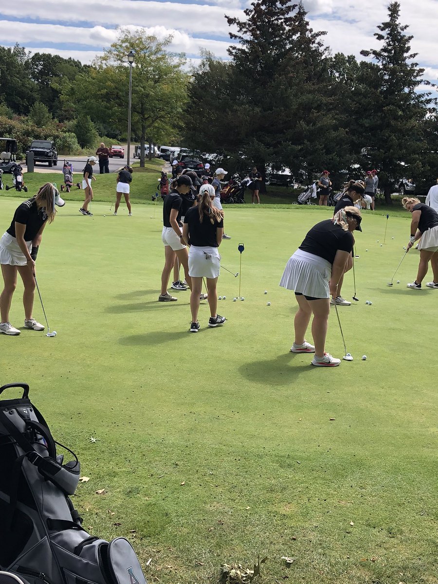 AlmaScotsGolf's tweet photo. Women’s team is warming up for their first match of the year at the Kyle Campbell Invite!  #GoScots https://t.co/EIe0QO5itA