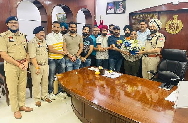 punjabkesari's tweet image. मोबाइल एसोसिएशन ने पुलिस कमिश्नर को ट्राफ़िक की समस्याओं से करवाया अवगत
m.punjab.punjabkesari.in/jalandhar/news…

#MobileAssociation #PoliceCommissioner #trafficProblems #HindiNews #LatesteHindiNews