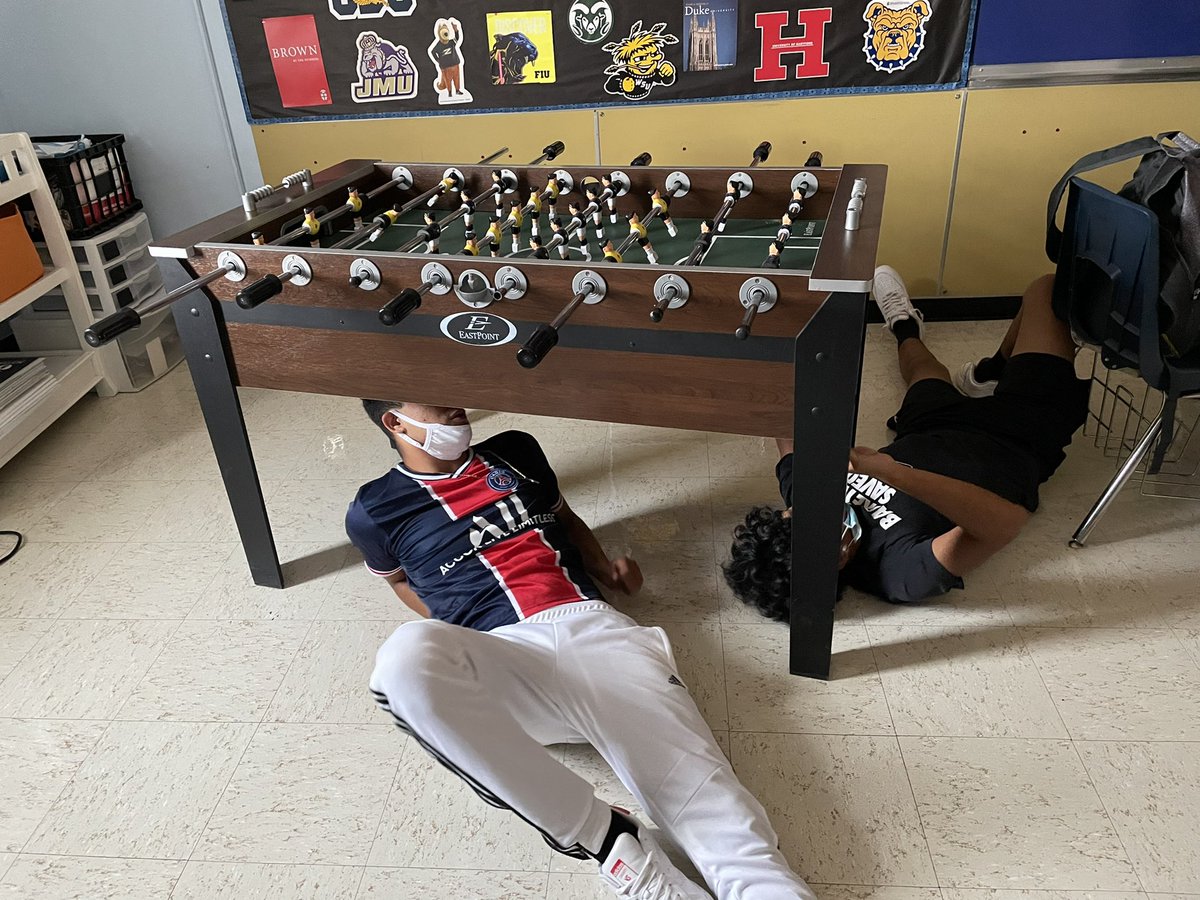 Mr_Olson_AISD's tweet photo. Today for #ServiceFriday we prepped our raised beds &amp; planted seeds in school garden 🪴🧑‍🌾 + fixed a foosball table. NE AVID students making our school a better place every Friday! @NortheastECHS @AustinISDAVID @AVID4College @NACERnetwork @GutierrezAvid @PinonAvid @AVID_Nunez https://t.co/vLjE1x5hD1