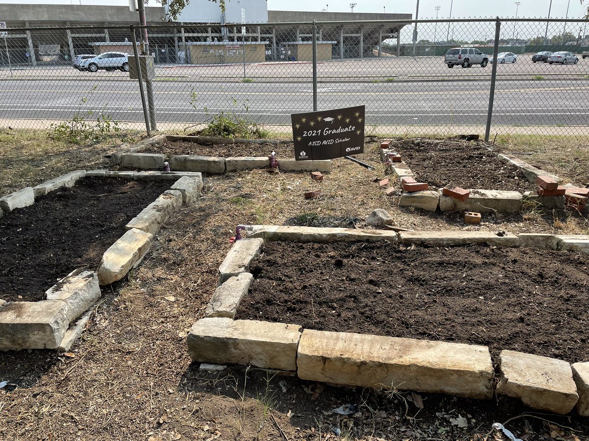 Mr_Olson_AISD's tweet photo. Today for #ServiceFriday we prepped our raised beds &amp; planted seeds in school garden 🪴🧑‍🌾 + fixed a foosball table. NE AVID students making our school a better place every Friday! @NortheastECHS @AustinISDAVID @AVID4College @NACERnetwork @GutierrezAvid @PinonAvid @AVID_Nunez https://t.co/vLjE1x5hD1