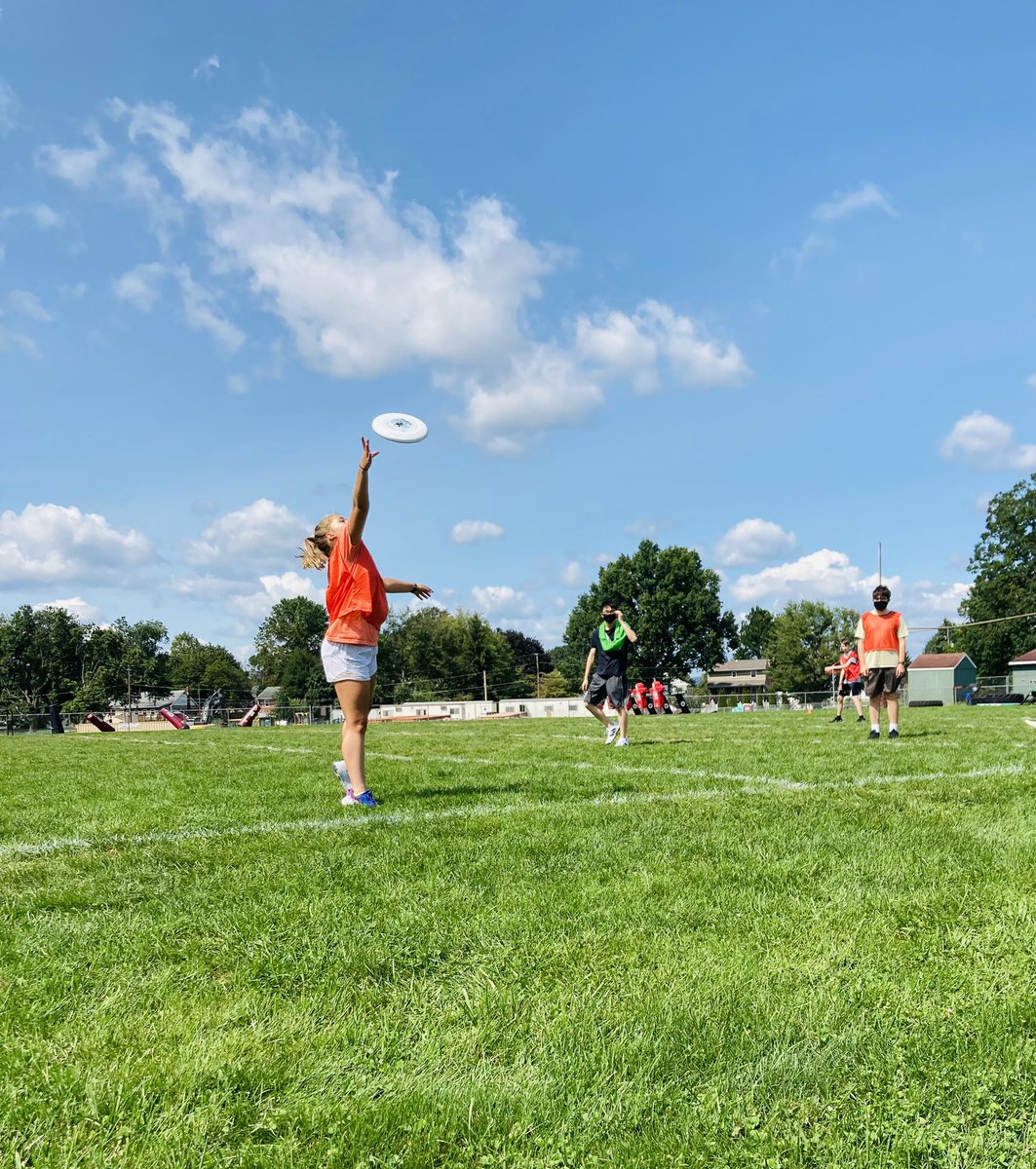 MASHPhysEd's tweet image. Block schedule, sunny skies, ultimate frisbee…we’ll take it.  🙌🏻. #mashpe #mashteach #ultimatefrisbee