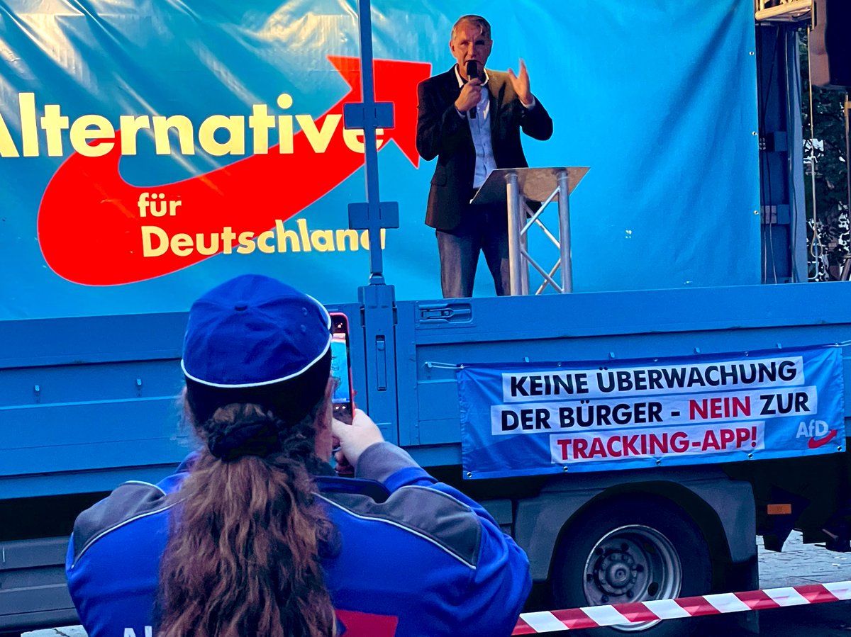 soulmib's tweet photo. „Antifa in die Produktion“ – jetzt spricht #Höcke. „Halt die Fresse“, ruft die Protestkundgebung. #nom1009 https://t.co/s834a95mQk